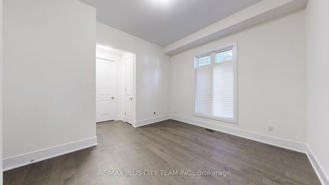 Photo 17 at 8 SAXBY FARM Avenue, King City, King