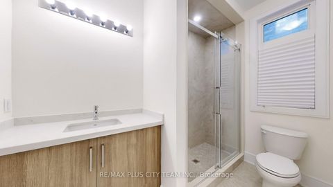 Photo 18 at 8 SAXBY FARM Avenue, King City, King