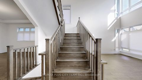 Photo 20 at 8 SAXBY FARM Avenue, King City, King Photo 20 at 8 SAXBY FARM Avenue, King City, King