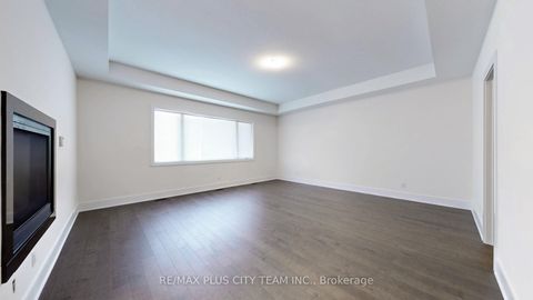 Photo 22 at 8 SAXBY FARM Avenue, King City, King
