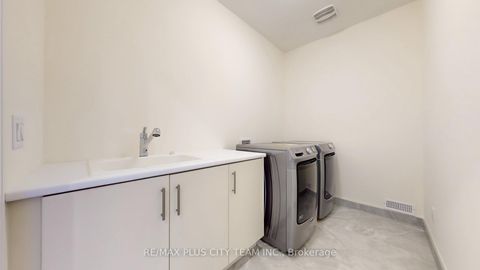 Photo 40 at 8 SAXBY FARM Avenue, King City, King Photo 40 at 8 SAXBY FARM Avenue, King City, King