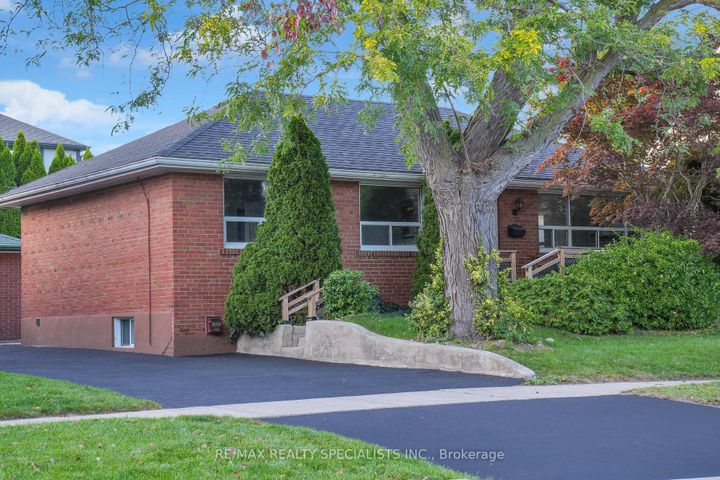 Photo 1 at 51 Florence Drive, CO Central, Oakville