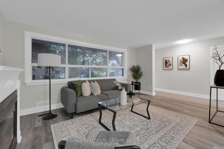 Photo 4 at 51 Florence Drive, CO Central, Oakville