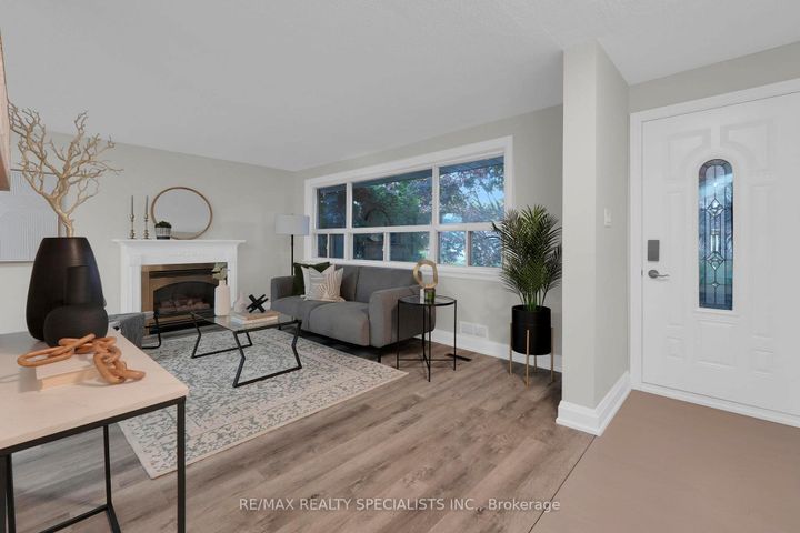 Photo 7 at 51 Florence Drive, CO Central, Oakville