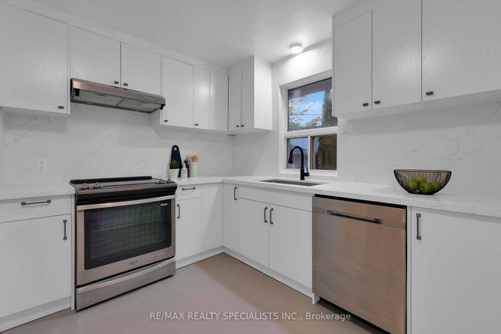 Photo 9 at 51 Florence Drive, CO Central, Oakville