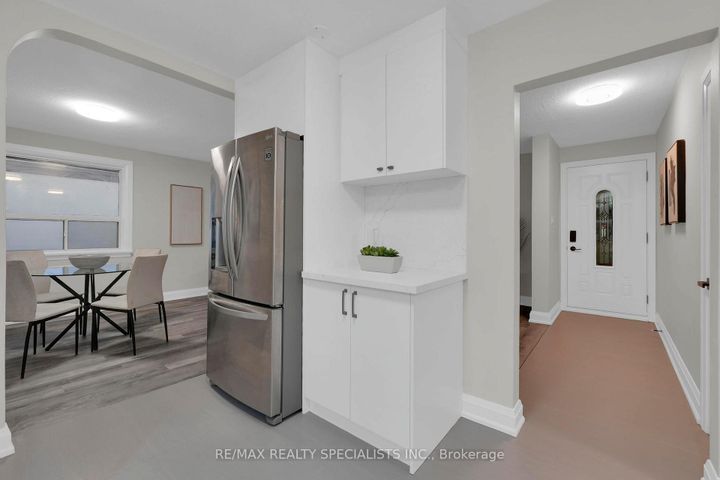Photo 12 at 51 Florence Drive, CO Central, Oakville