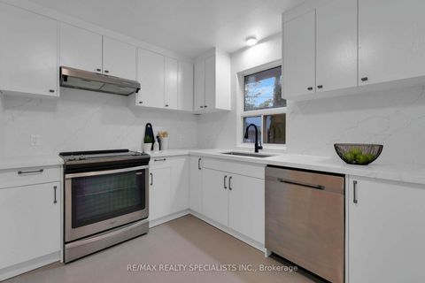 Photo 9 at 51 Florence Drive, CO Central, Oakville