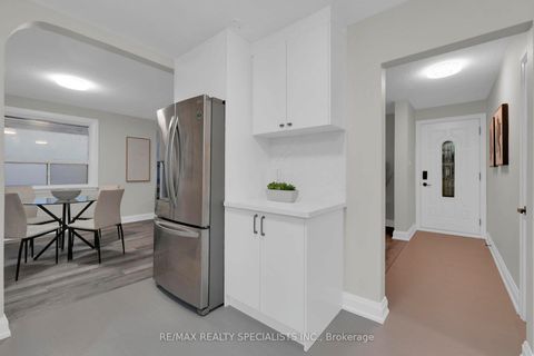 Photo 12 at 51 Florence Drive, CO Central, Oakville