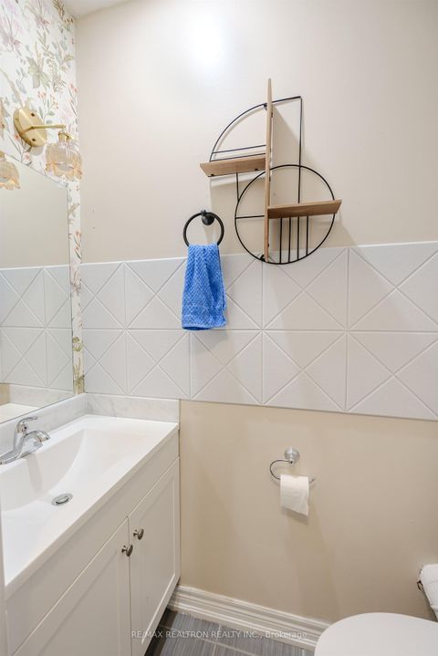 Photo 18 at 532 Mcgregor Farm Trail, Glenway Estates, Newmarket