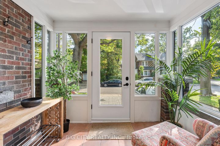 Photo 5 at 28 Humberview Road, Lambton Baby Point, Toronto