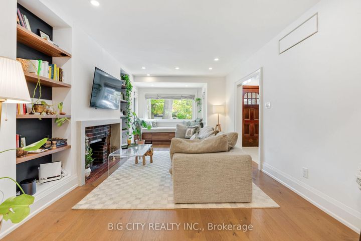 Photo 9 at 28 Humberview Road, Lambton Baby Point, Toronto