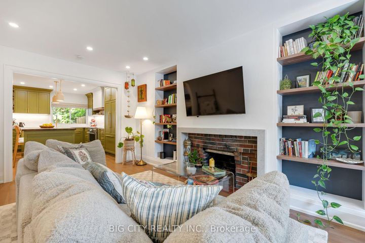 Photo 10 at 28 Humberview Road, Lambton Baby Point, Toronto