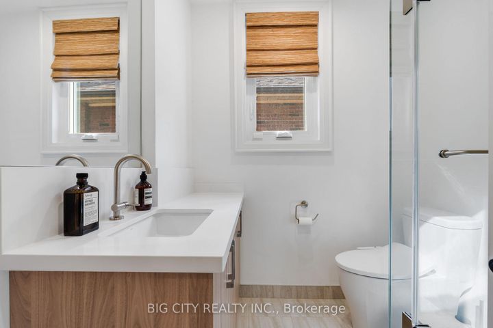 Photo 22 at 28 Humberview Road, Lambton Baby Point, Toronto