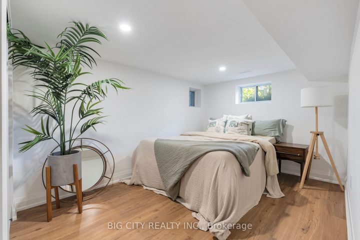 Photo 25 at 28 Humberview Road, Lambton Baby Point, Toronto