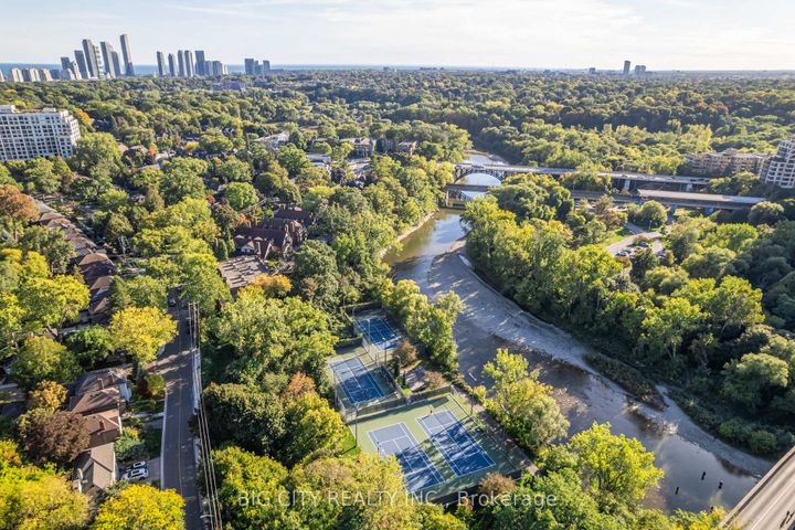Photo 33 at 28 Humberview Road, Lambton Baby Point, Toronto