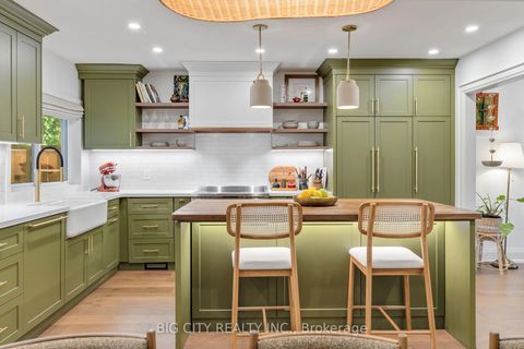 Photo 1 at 28 Humberview Road, Lambton Baby Point, Toronto