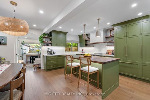 Photo 2 at 28 Humberview Road, Lambton Baby Point, Toronto