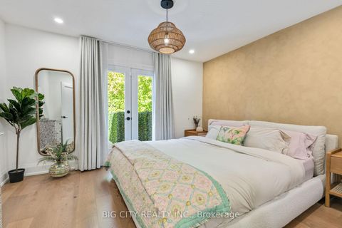 Photo 13 at 28 Humberview Road, Lambton Baby Point, Toronto