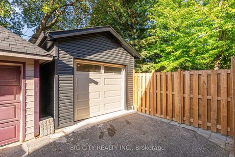 Photo 31 at 28 Humberview Road, Lambton Baby Point, Toronto