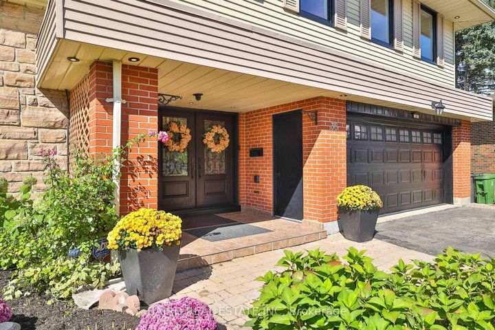 Photo 2 at 38 Caronridge Crescent, L'Amoreaux, Toronto