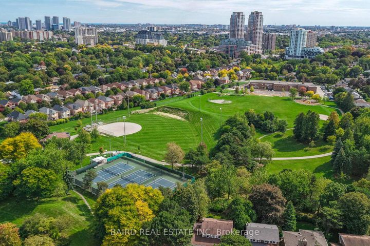 Photo 4 at 38 Caronridge Crescent, L'Amoreaux, Toronto