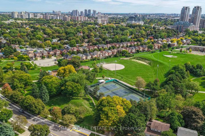 Photo 6 at 38 Caronridge Crescent, L'Amoreaux, Toronto