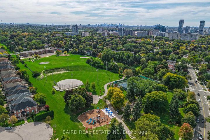 Photo 7 at 38 Caronridge Crescent, L'Amoreaux, Toronto