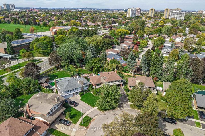 Photo 11 at 38 Caronridge Crescent, L'Amoreaux, Toronto
