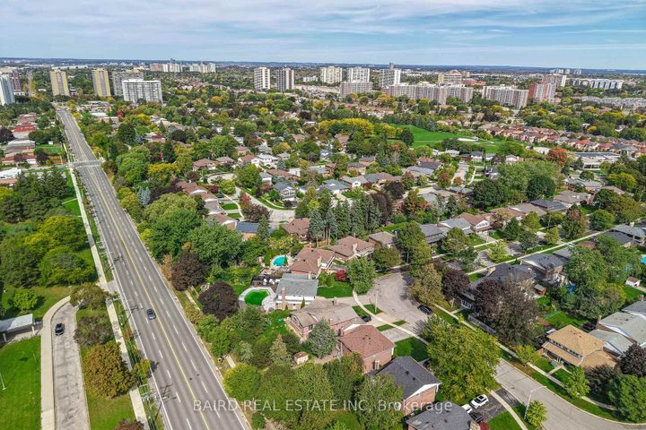 Photo 18 at 38 Caronridge Crescent, L'Amoreaux, Toronto