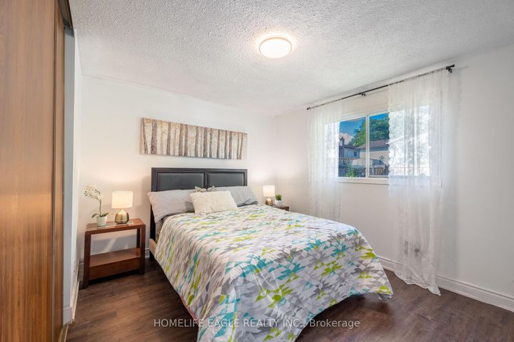 Photo 16 at 23 Maurino Court, Bradford, Bradford West Gwillimbury