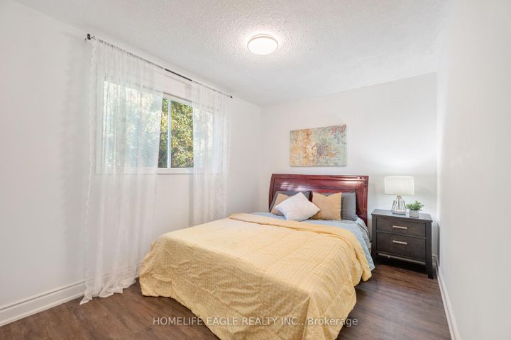 Photo 17 at 23 Maurino Court, Bradford, Bradford West Gwillimbury