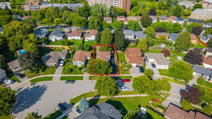 Photo 32 at 23 Maurino Court, Bradford, Bradford West Gwillimbury
