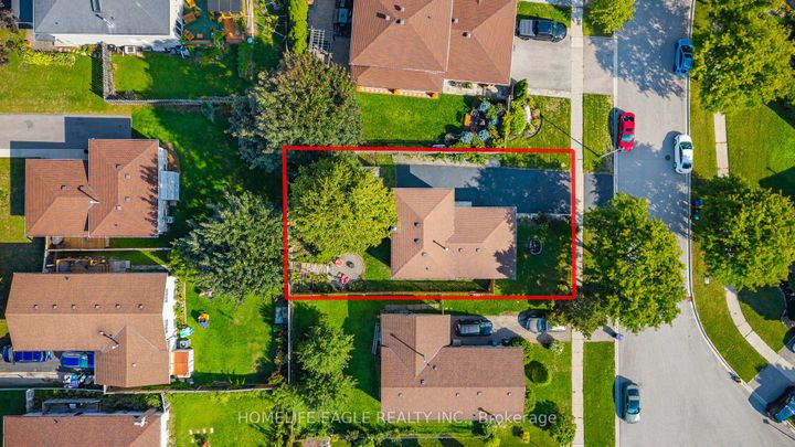 Photo 34 at 23 Maurino Court, Bradford, Bradford West Gwillimbury