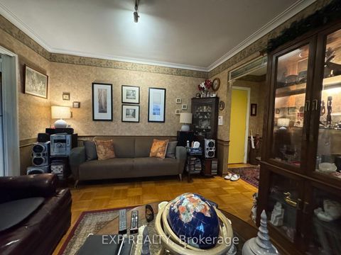 Photo 5 at 104 - 30 elm Avenue, Moore Park, Toronto