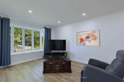 Photo 7 at 37 Avis Crescent, Parkview, Toronto