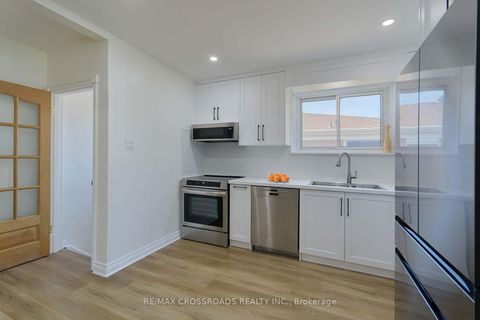 Photo 8 at 37 Avis Crescent, Parkview, Toronto