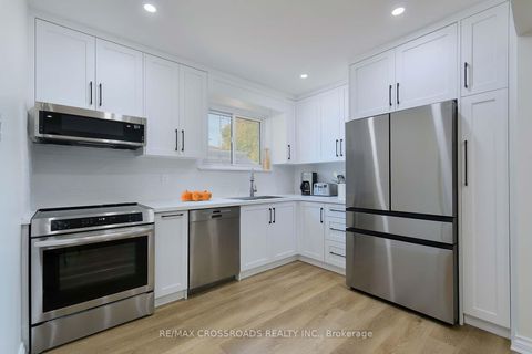 Photo 10 at 37 Avis Crescent, Parkview, Toronto
