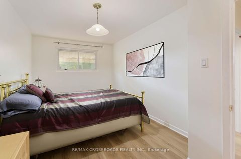 Photo 14 at 37 Avis Crescent, Parkview, Toronto