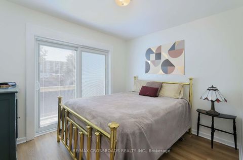 Photo 15 at 37 Avis Crescent, Parkview, Toronto