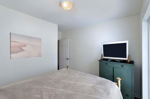 Photo 16 at 37 Avis Crescent, Parkview, Toronto
