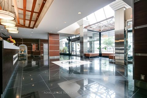 Photo 2 at 2707 - 77 Harbour Square, Waterfront Communities C1, Toronto