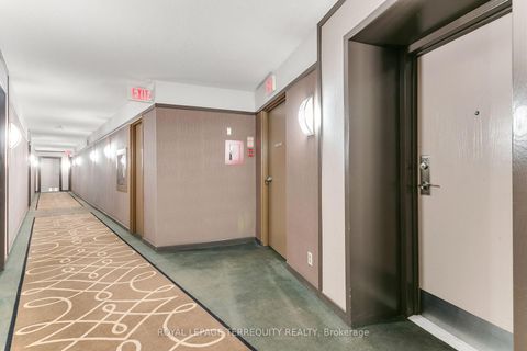 Photo 5 at 2707 - 77 Harbour Square, Waterfront Communities C1, Toronto