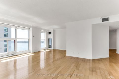 Photo 9 at 2707 - 77 Harbour Square, Waterfront Communities C1, Toronto