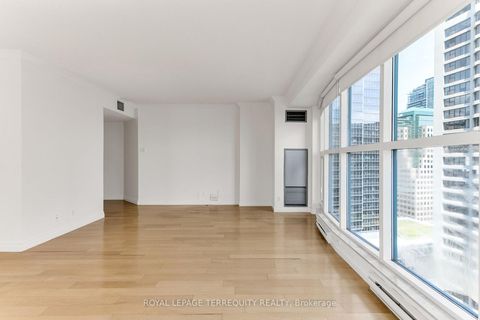 Photo 11 at 2707 - 77 Harbour Square, Waterfront Communities C1, Toronto