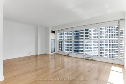 Photo 12 at 2707 - 77 Harbour Square, Waterfront Communities C1, Toronto