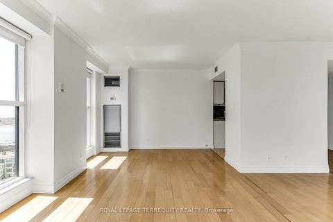 Photo 13 at 2707 - 77 Harbour Square, Waterfront Communities C1, Toronto