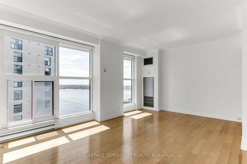 Photo 14 at 2707 - 77 Harbour Square, Waterfront Communities C1, Toronto
