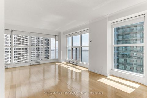 Photo 15 at 2707 - 77 Harbour Square, Waterfront Communities C1, Toronto