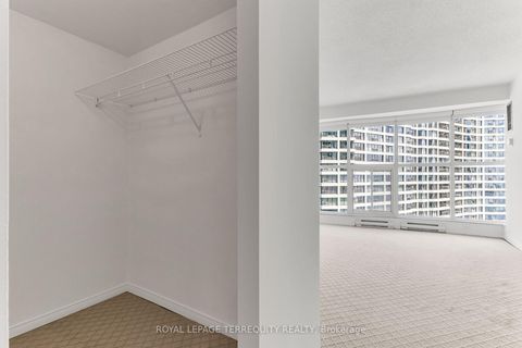 Photo 23 at 2707 - 77 Harbour Square, Waterfront Communities C1, Toronto