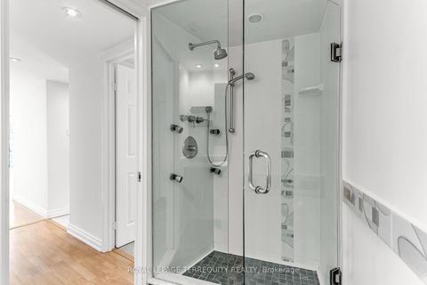 Photo 28 at 2707 - 77 Harbour Square, Waterfront Communities C1, Toronto